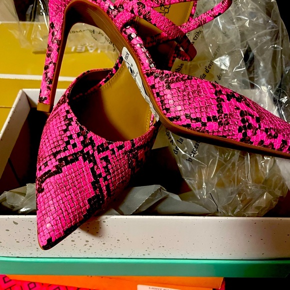 Fuschia Pink Shoes - Picture 5 of 6